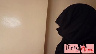 سكس مصري - بنت منقبه بترضع من زبي فشخته